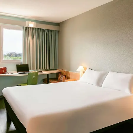 Ibis Hotel 3*
