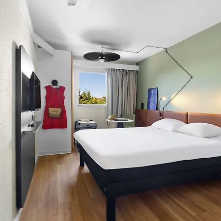 Ibis מלון אוש