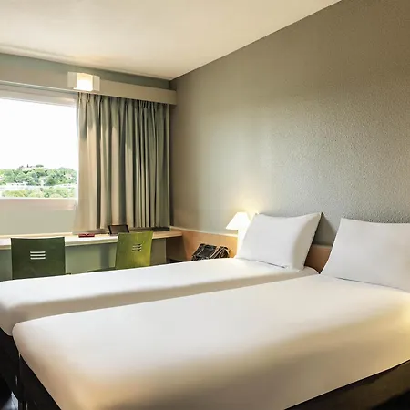 Ibis מלון אוש