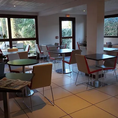 מלון Ibis אוש