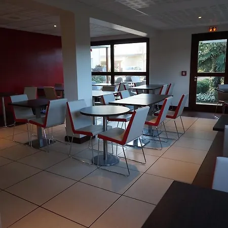 מלון Ibis אוש